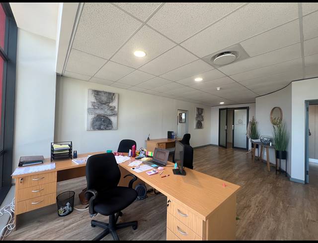 272M² OFFICE TO LET IN HYDE PARK